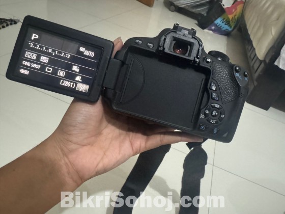 Canon EOS 700D